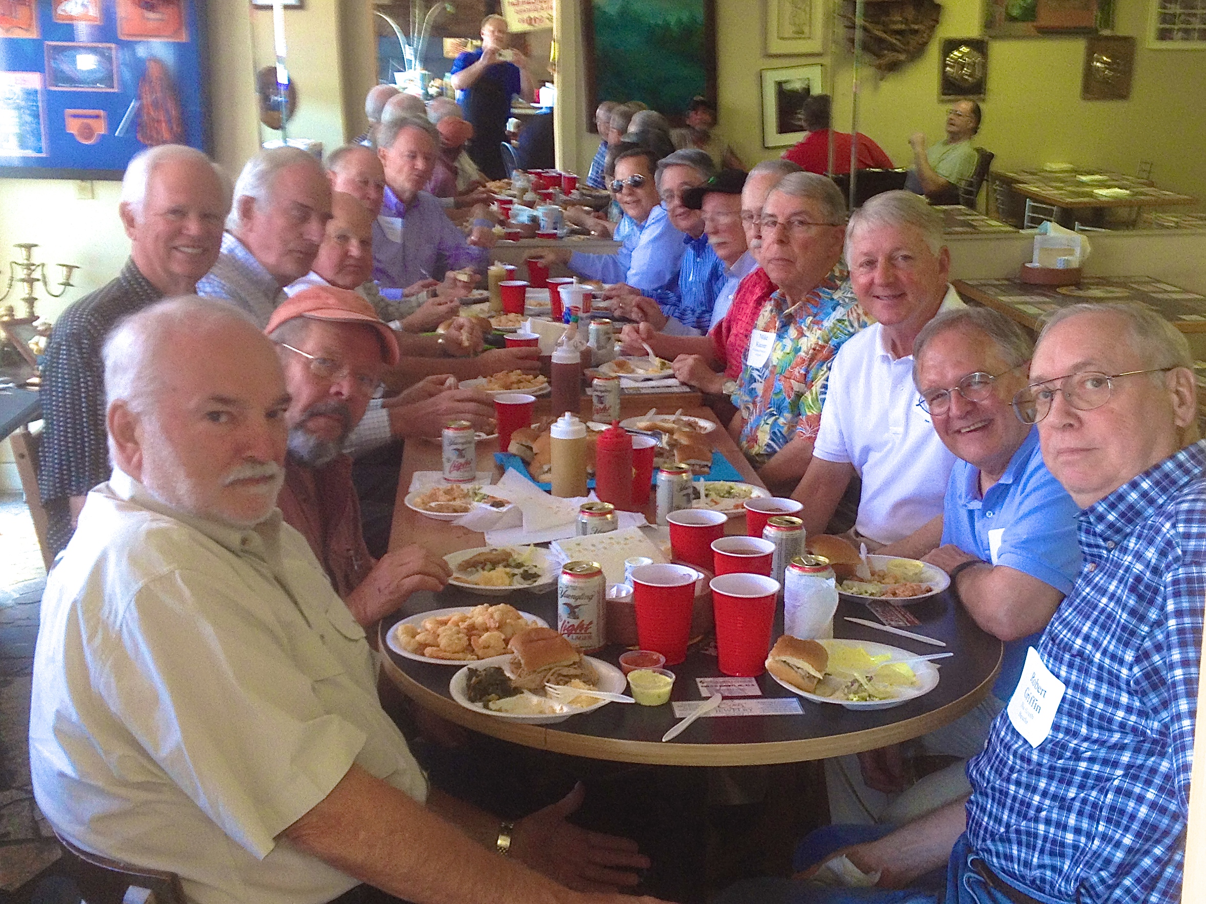 Guys Bar-B-Que: (left side) Jay SMITH, Charles ULERY, Bill ROBINSON, Hap STEWART, Richard DANIELS, Jim Caraway, Randy MARTIN, (right side) Bob GRIFFIN,       Mike HOYT, Mel FANNIN, Mike KEESEE, Phil Cushman, Jerry PATTERSON, Vic Hughes, Kim ROSS